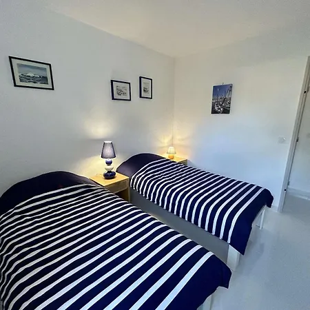 Moderne A Saint-raphael, 2 * Saint-Raphael (Var)
